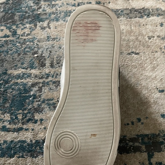 New Zadig and Voltaire,
White with a snake print flash on the side. - Picture 5 of 6